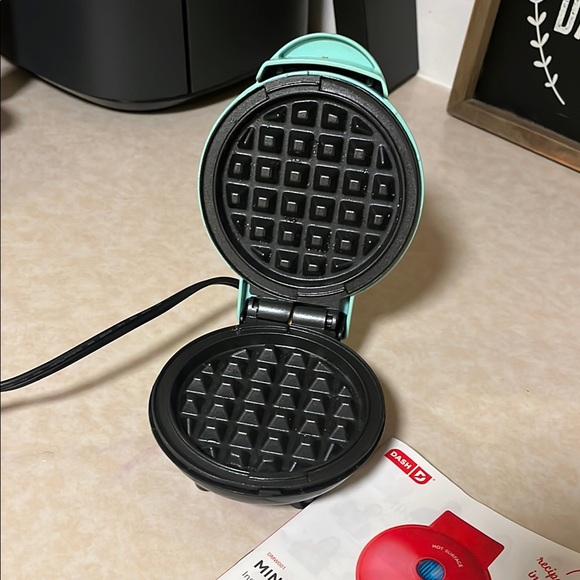 Ash Aqua Mini Waffle Maker - Picture 5 of 7